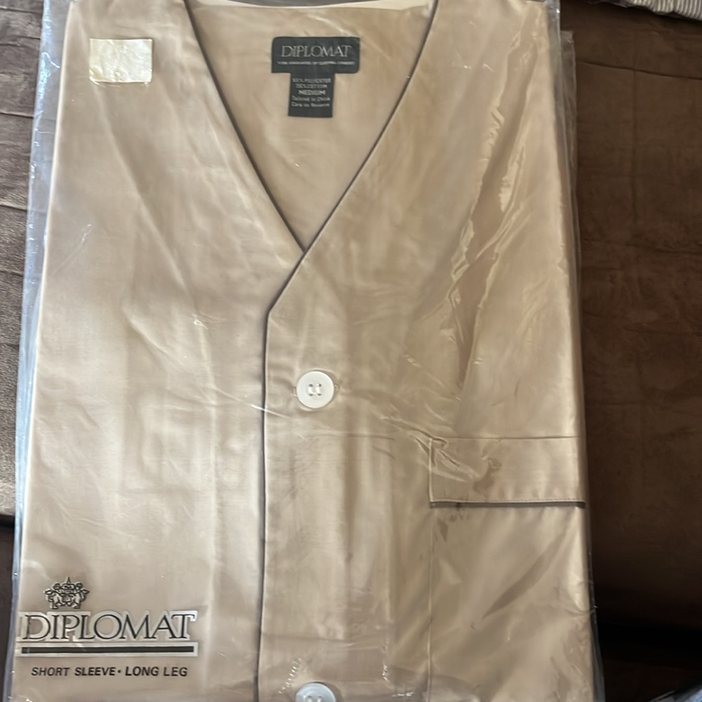 Six pairs of vintage pajama sets or shirts, all size, medium or small/medium - Picture 5 of 12